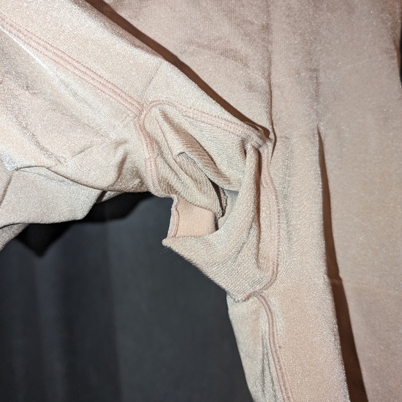 SPANX Sculpting High-Waisted Mid-Thigh Short XL Bestseller!! - Picture 5 of 8